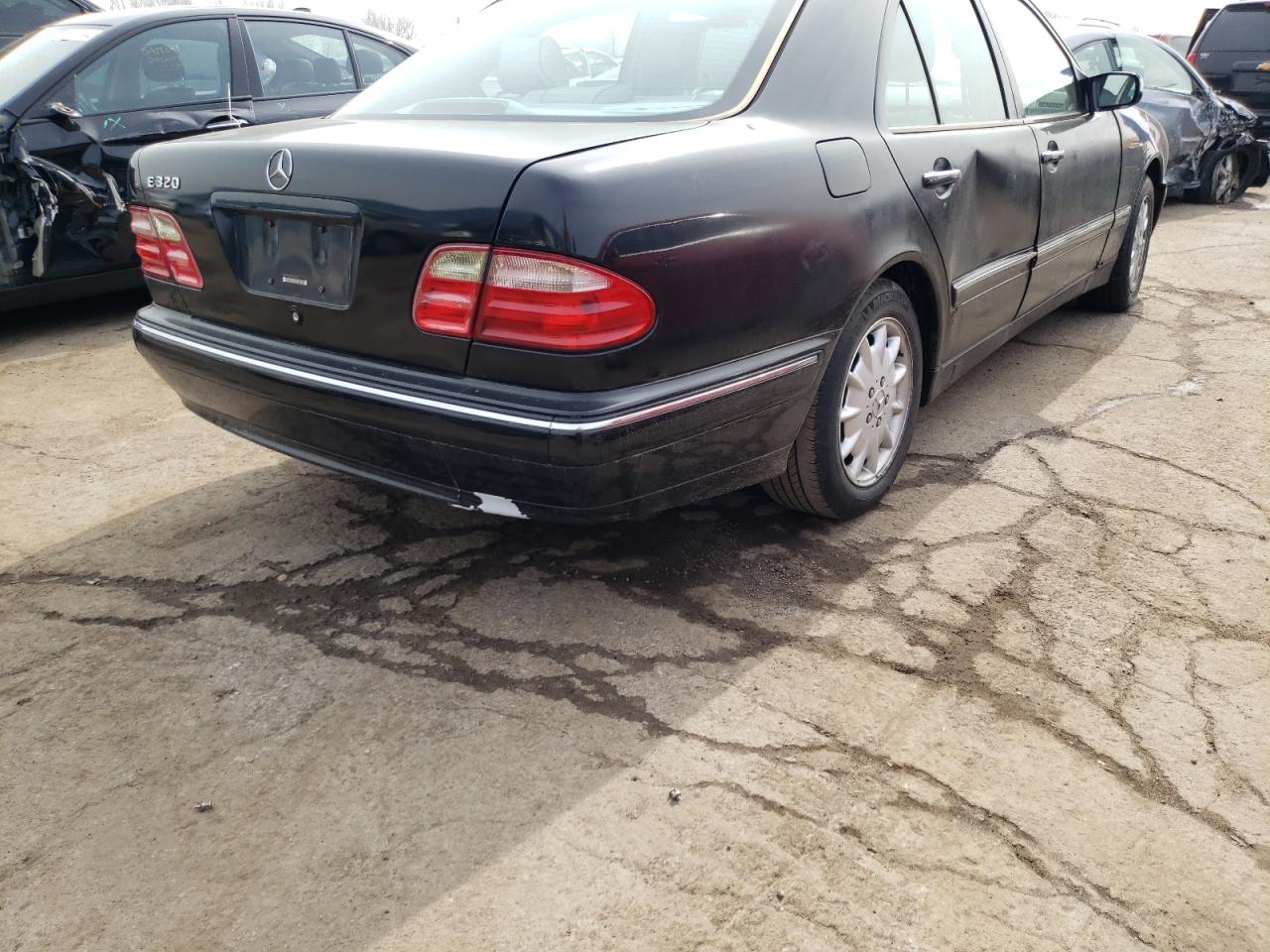 Photo 4 from auction – 2001 MERCEDES-BENZ E 320 with VIN WDBJF65J61B208251