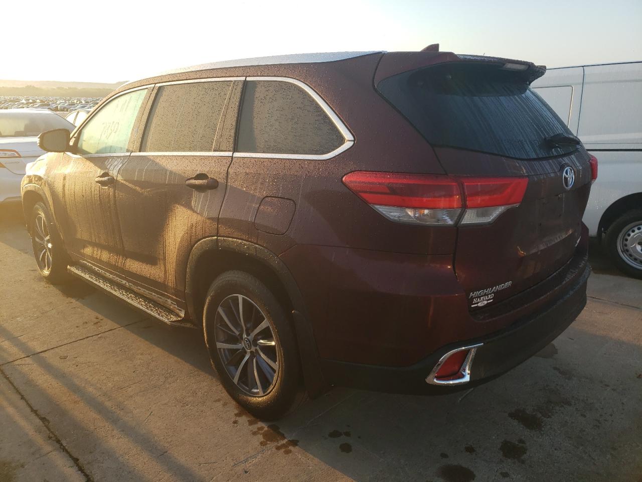 Photo 3 from auction – 2018 TOYOTA HIGHLANDER with VIN 5TDJZRFH7JS488728