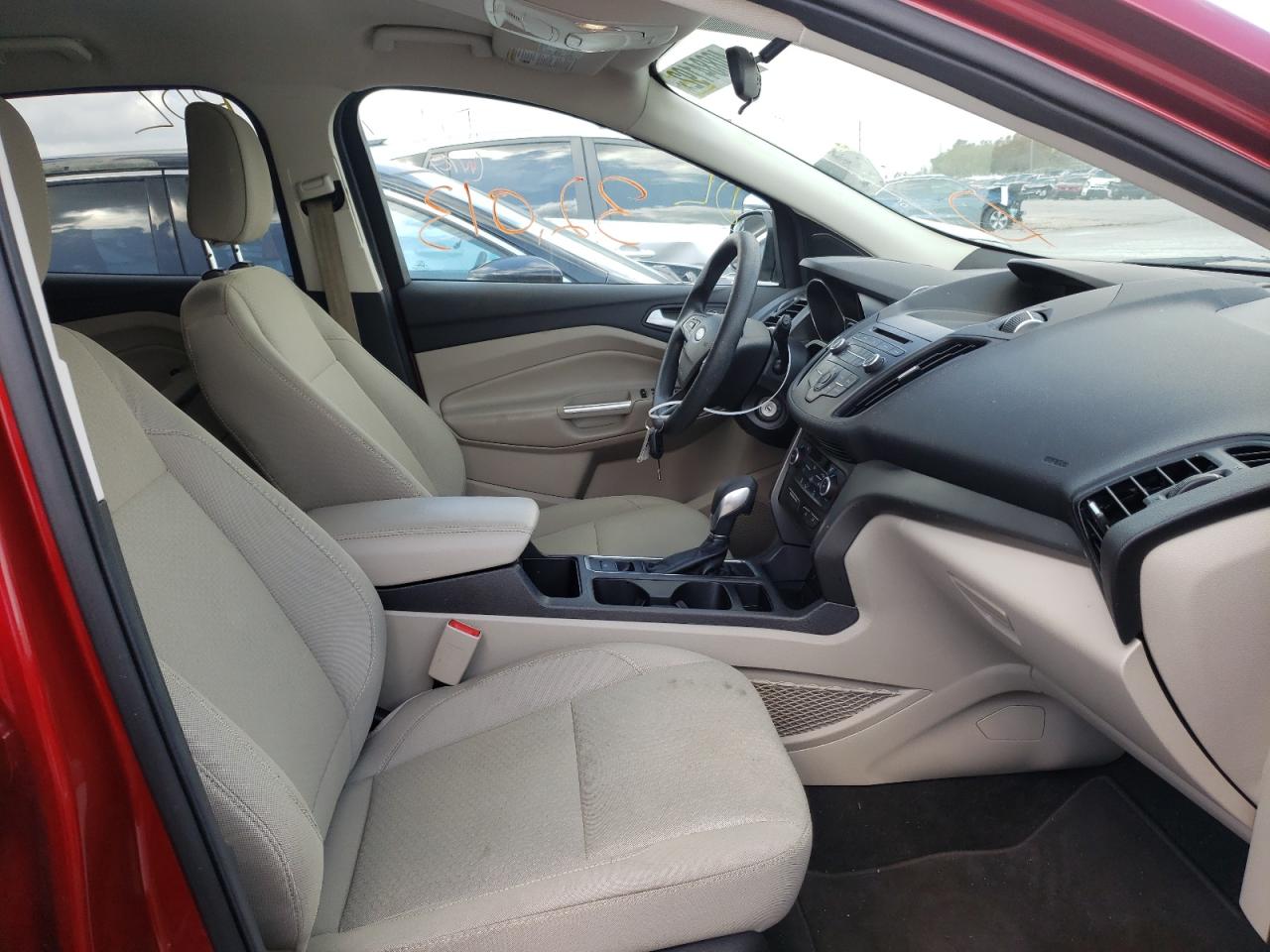 Photo 5 from auction – 2018 FORD ESCAPE SE with VIN 1FMCU9GD5JUD12657