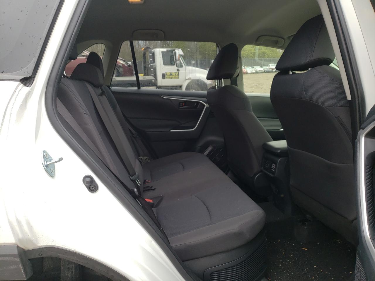 Photo 6 from auction – 2021 TOYOTA RAV4 LE with VIN JTMLWRFV8MD127760