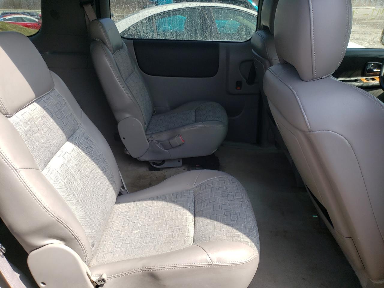 Photo 6 from auction – 2007 SATURN RELAY 2 with VIN 5GZDV03147D152842