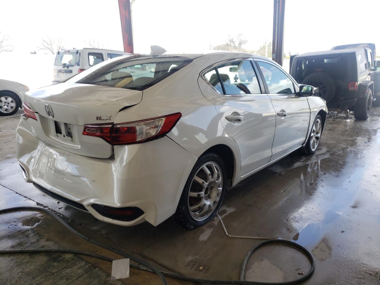 Photo 4 from auction – 2017 ACURA ILX BASE W with VIN 19UDE2F39HA004829