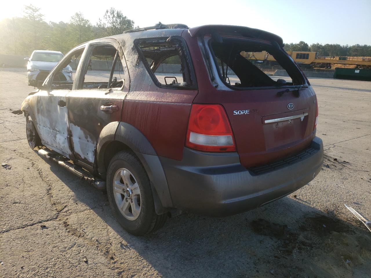 Photo 3 from auction – 2005 KIA SORENTO EX with VIN KNDJD733155435479