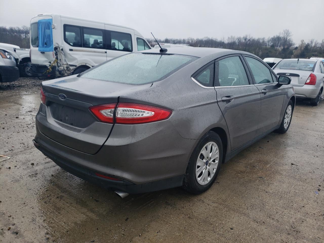 Photo 4 from auction – 2013 FORD FUSION S with VIN 3FA6P0G74DR175775