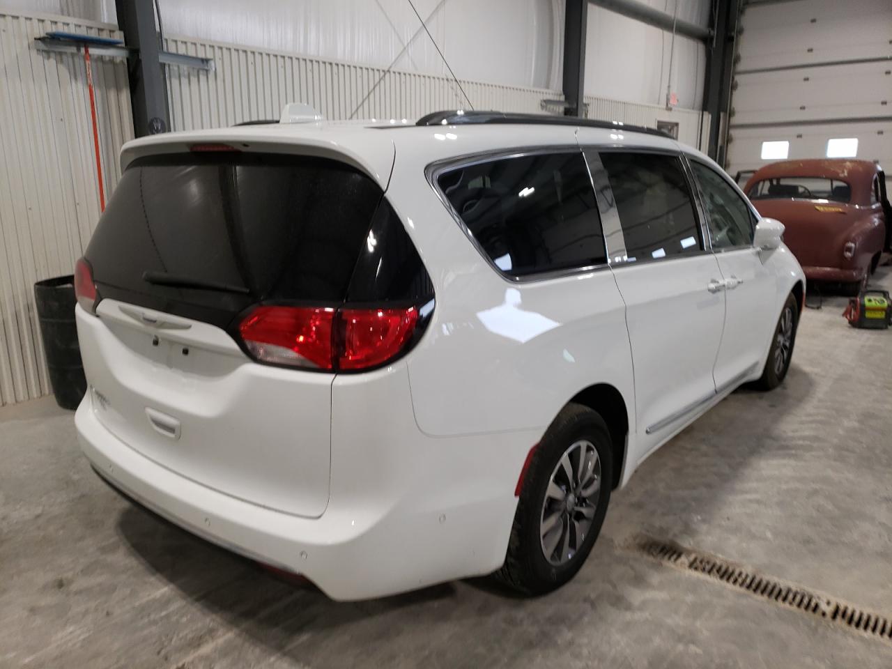 Photo 4 from auction – 2019 CHRYSLER PACIFICA T with VIN 2C4RC1EG7KR714193