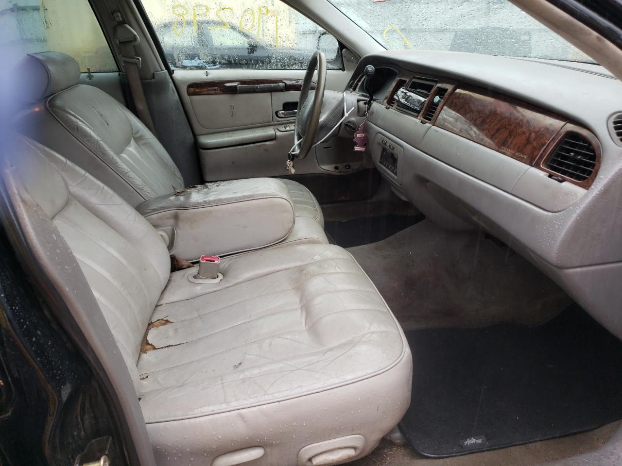Photo 5 from auction – 1998 LINCOLN TOWN CAR E with VIN 1LNFM81WXWY654803