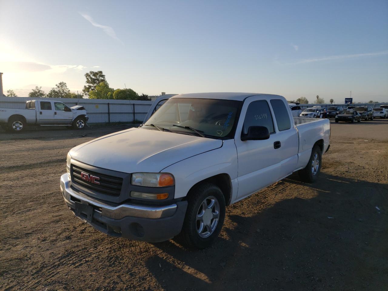 Photo 2 from auction – 2005 GMC NEW SIERRA with VIN 1GTEC19X55Z314569