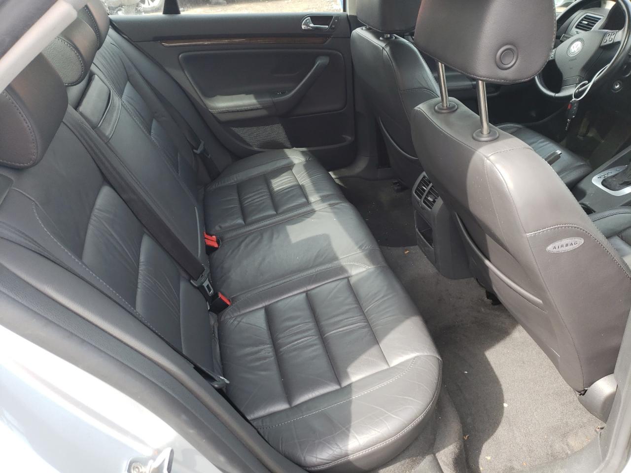 Photo 6 from auction – 2005 VOLKSWAGEN NEW JETTA with VIN 3VWDF71K65M616974