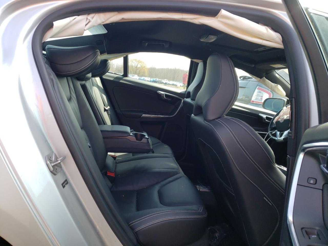 Photo 6 from auction – 2015 VOLVO S60 PLATIN with VIN YV149MFD6F1316539