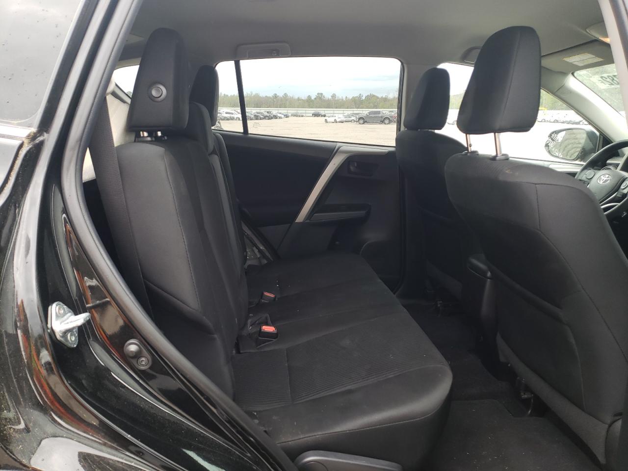 Photo 6 from auction – 2018 TOYOTA RAV4 LE with VIN 2T3ZFREV1JW443107