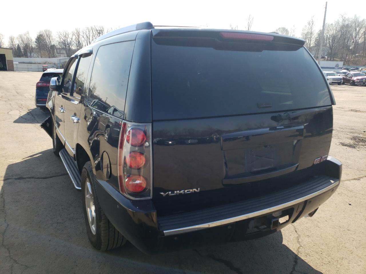 Photo 3 from auction – 2007 GMC YUKON DENA with VIN 1GKFK63857J334770
