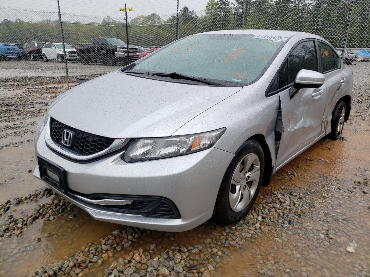 Photo 2 from auction – 2015 HONDA CIVIC LX with VIN 19XFB2F56FE101997