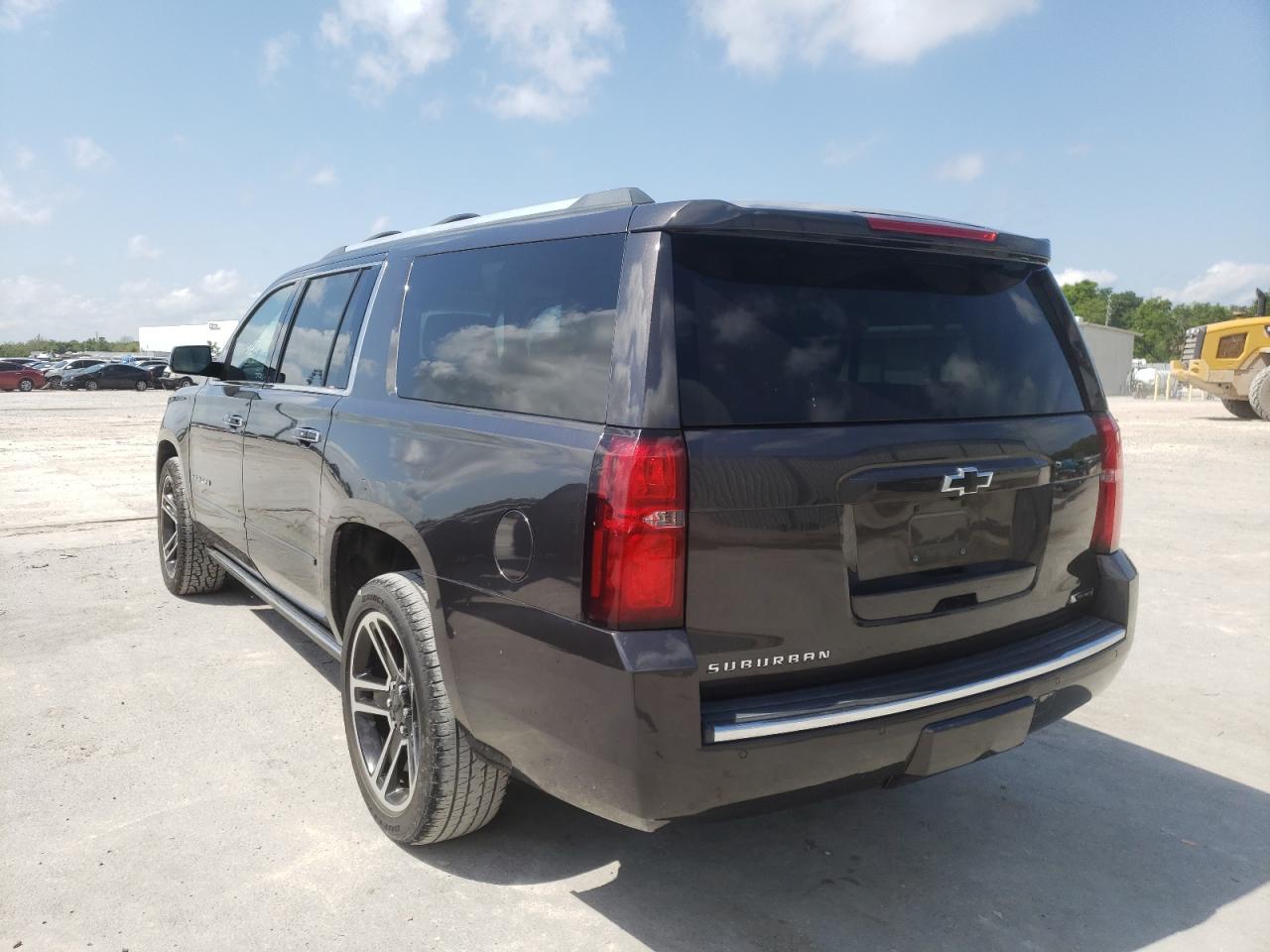 Photo 3 from auction – 2017 CHEVROLET SUBURBAN with VIN 1GNSKJKC3HR313980