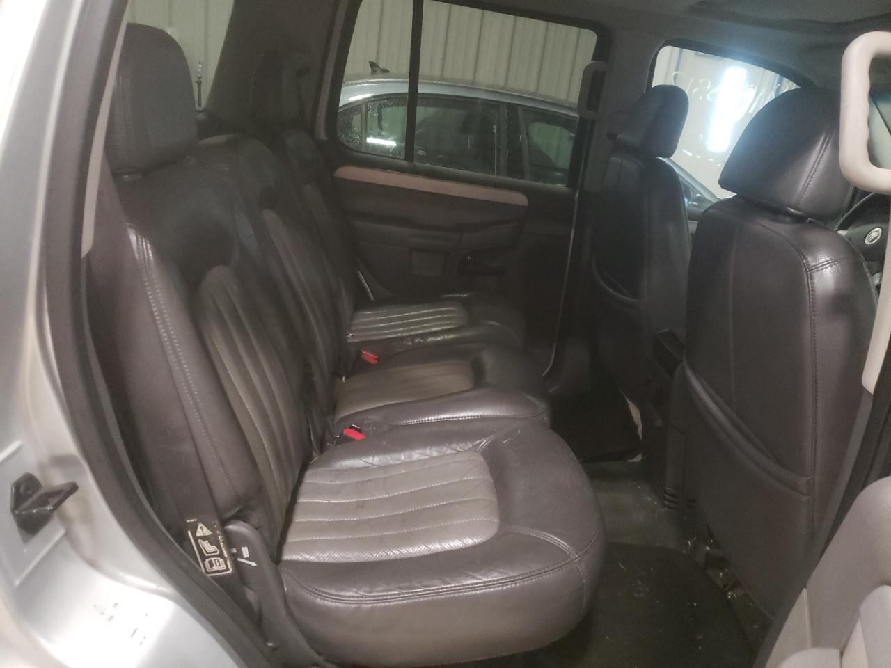 Photo 6 from auction – 2002 MERCURY MOUNTAINEE with VIN 4M2ZU86W62UJ09915