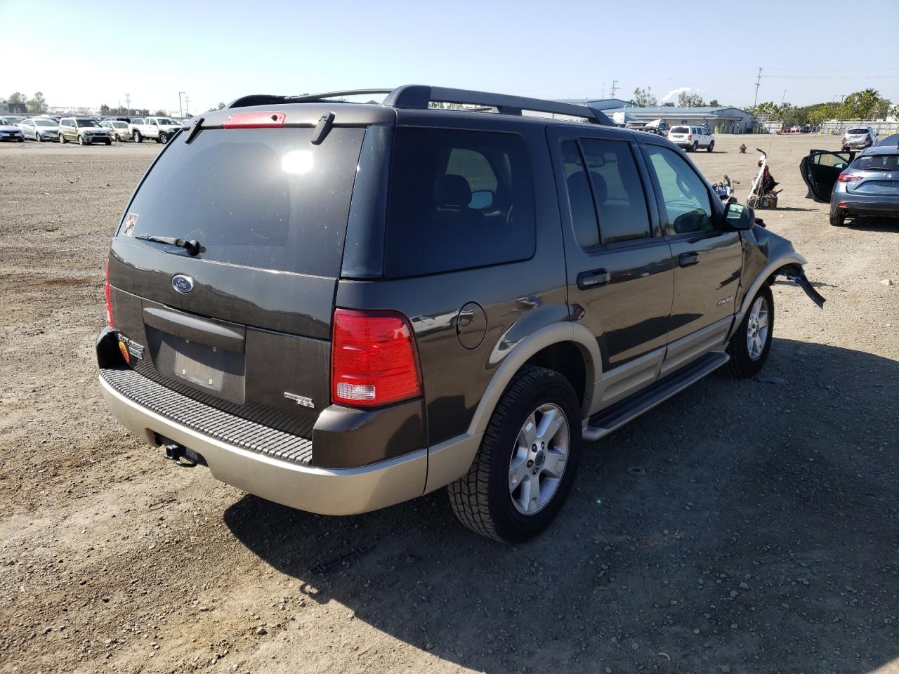 Photo 4 from auction – 2005 FORD EXPLORER E with VIN 1FMZU64E05ZA26990