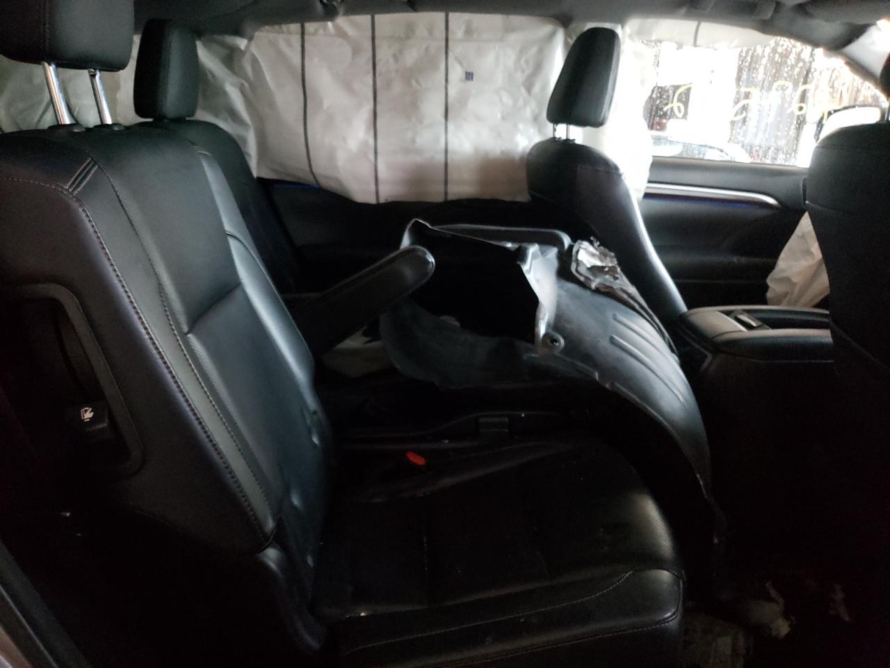Photo 6 from auction – 2015 TOYOTA HIGHLANDER with VIN 5TDDKRFH2FS133703