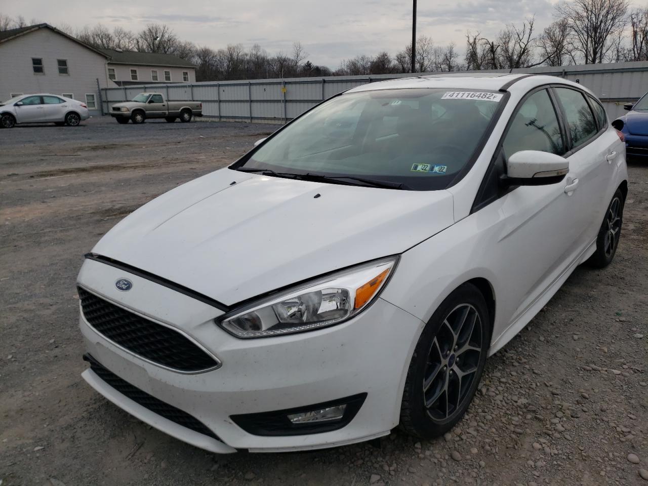 Photo 2 from auction – 2016 FORD FOCUS SE with VIN 1FADP3K21GL376024