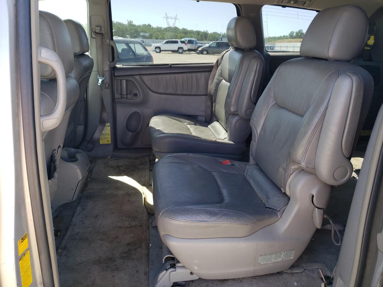 Photo 6 from auction – 2004 TOYOTA SIENNA XLE with VIN 5TDBA22C64S021978