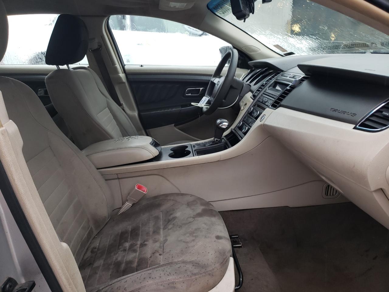 Photo 5 from auction – 2010 FORD TAURUS SE with VIN 1FAHP2DW5AG169342