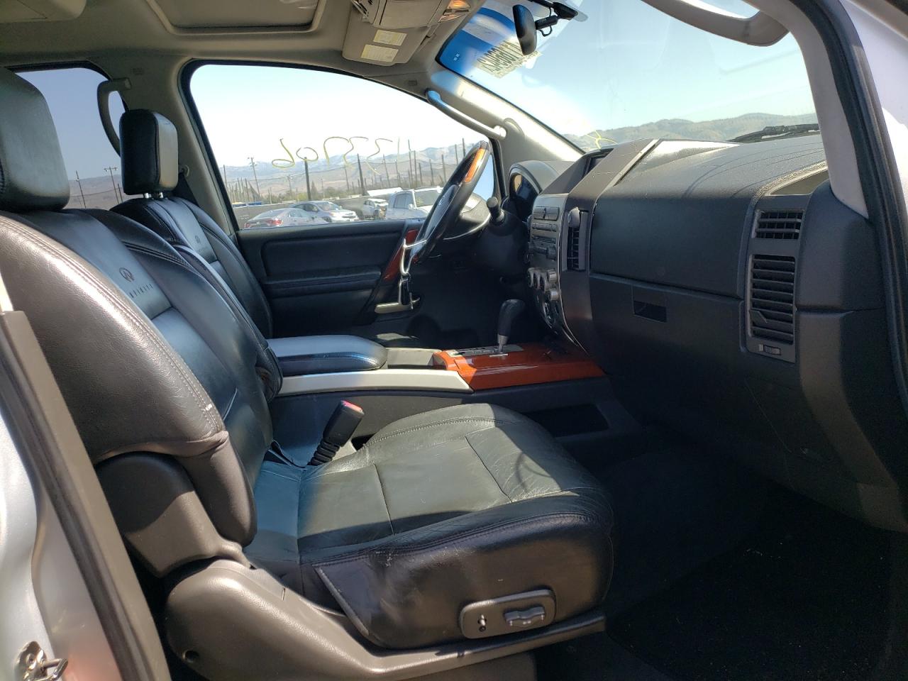 Photo 5 from auction – 2004 INFINITI QX56 with VIN 5N3AA08C04N810773