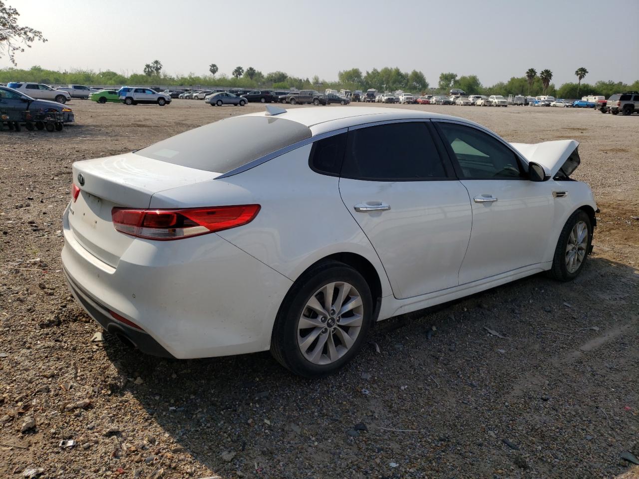 Photo 4 from auction – 2018 KIA OPTIMA LX with VIN 5XXGT4L33JG254773