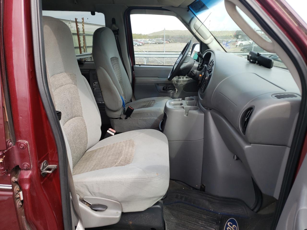 Photo 5 from auction – 2005 FORD E350 with VIN 1FBNE31L85HB06775
