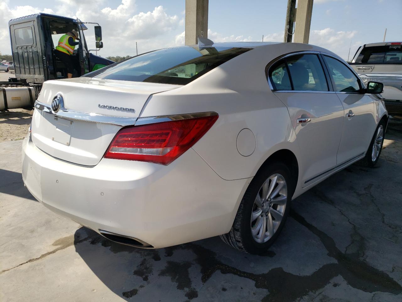 Photo 4 from auction – 2016 BUICK LACROSSE with VIN 1G4GB5G35GF162070