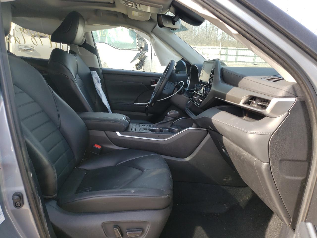 Photo 5 from auction – 2021 TOYOTA HIGHLANDER with VIN 5TDGZRBH2MS109896