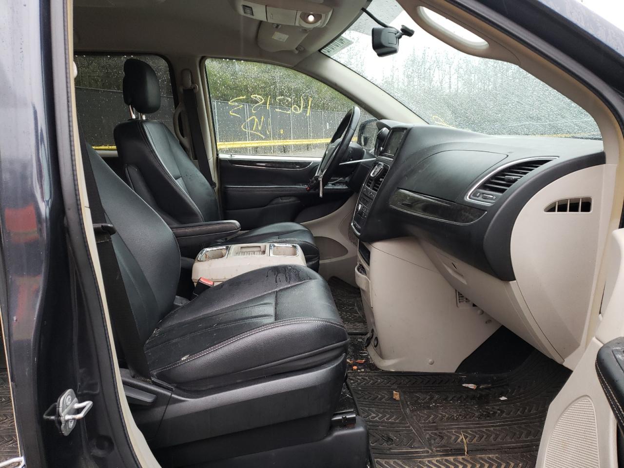 Photo 5 from auction – 2014 CHRYSLER TOWN & COU with VIN 2C4RC1BG2ER268785