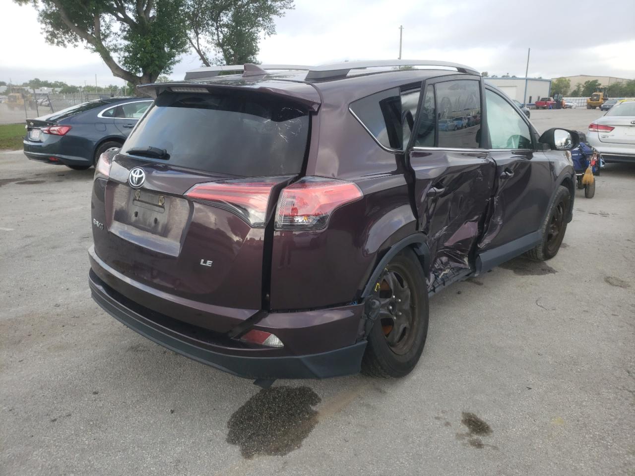 Photo 4 from auction – 2018 TOYOTA RAV4 LE with VIN 2T3ZFREV0JW438674