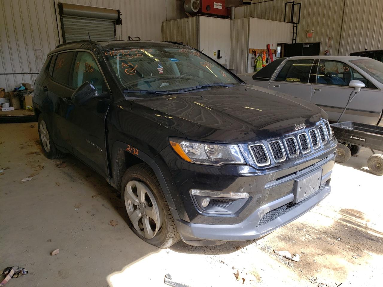 JEEP COMPASS LA 2018 with VIN 3C4NJDBB9JT178535 - Photo from auction