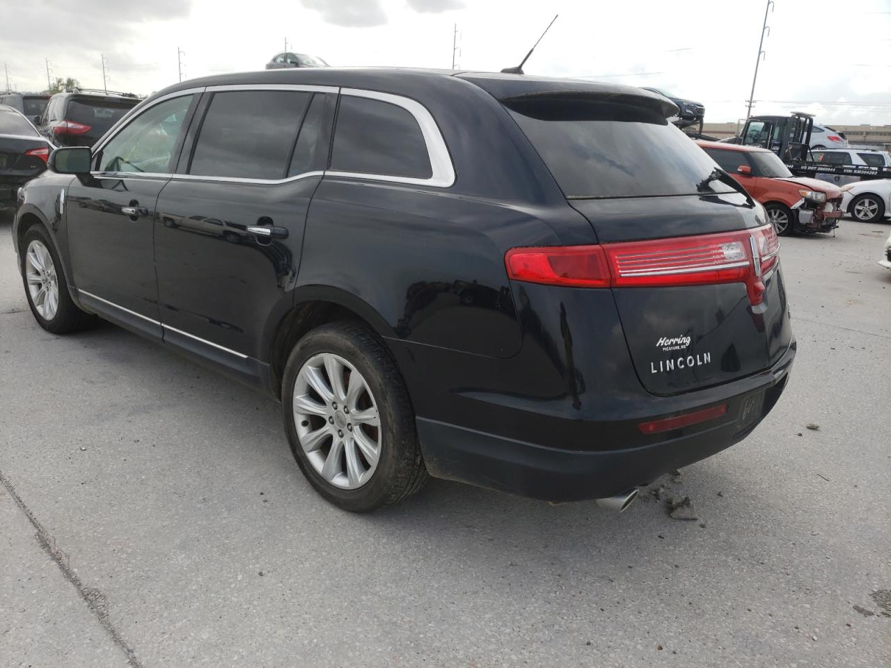 Photo 3 from auction – 2017 LINCOLN MKT with VIN 2LMHJ5FK3HBL00664