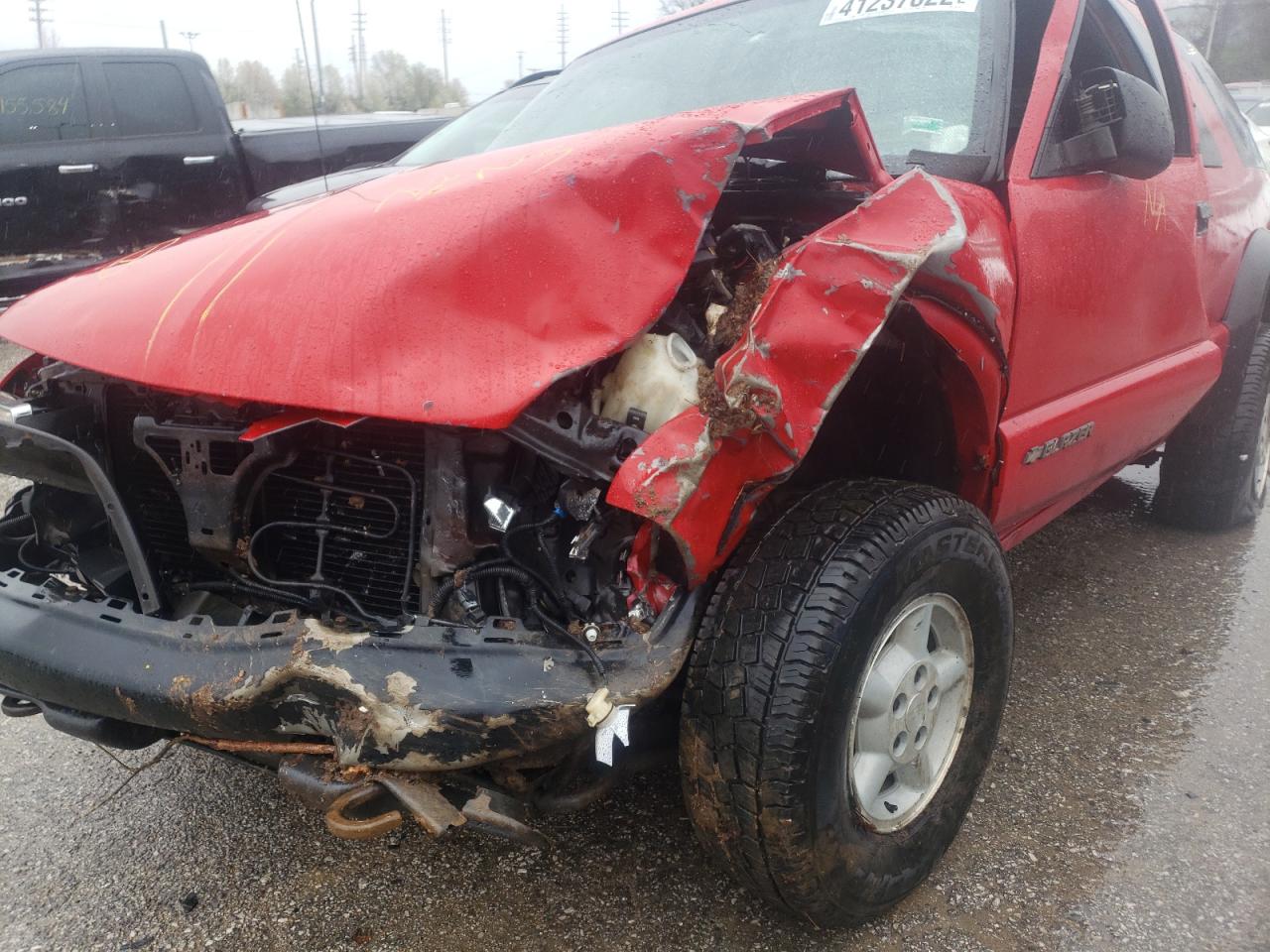 Photo 9 from auction – 2000 CHEVROLET BLAZER with VIN 1GNCT18W7YK152318