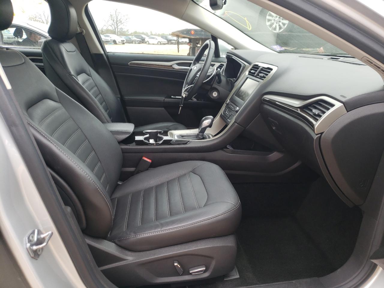Photo 5 from auction – 2016 FORD FUSION SE with VIN 3FA6P0T90GR373586
