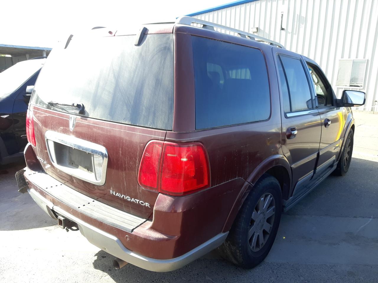 Photo 4 from auction – 2003 LINCOLN NAVIGATOR with VIN 5LMFU28R43LJ26595