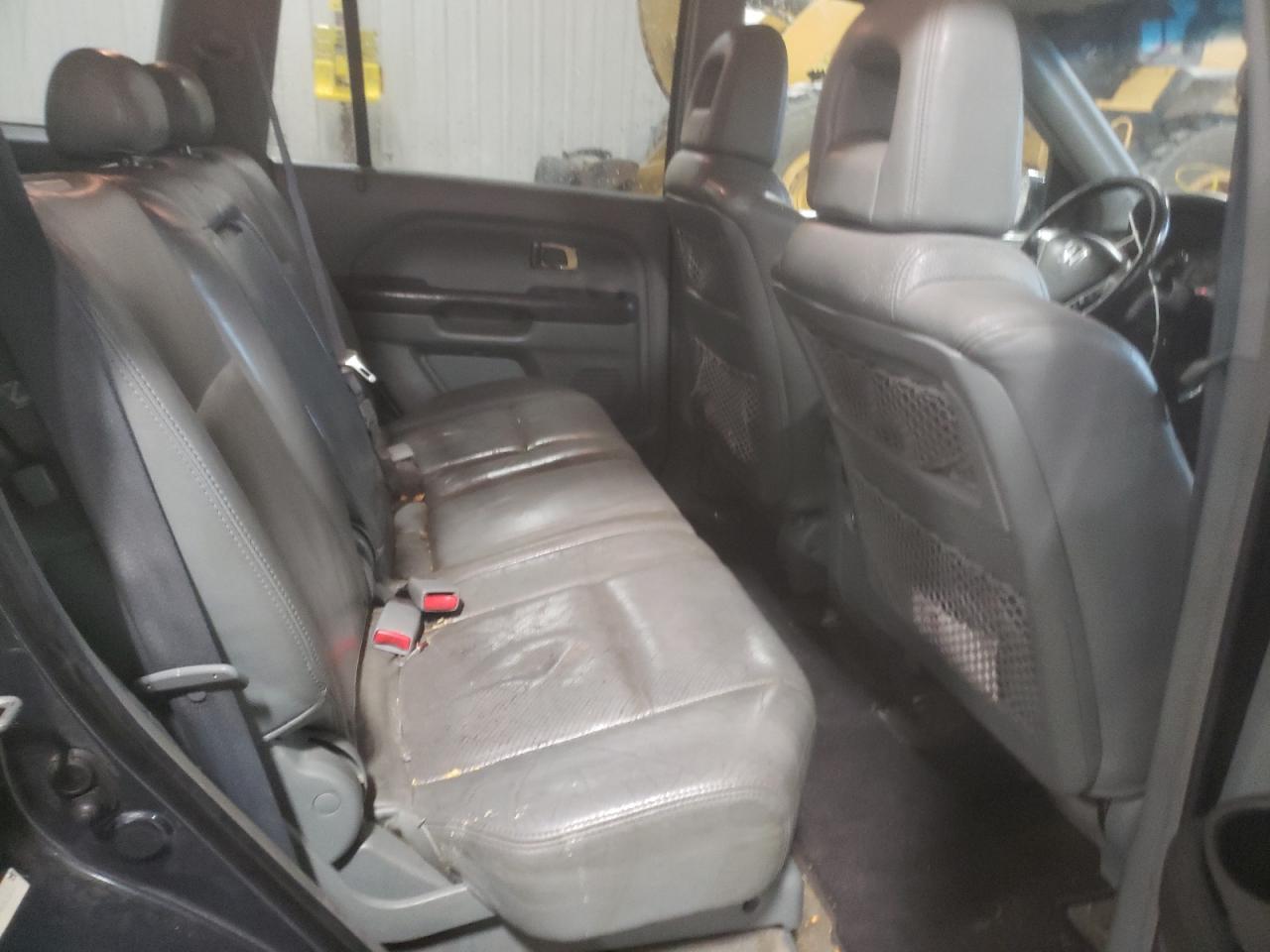 Photo 6 from auction – 2004 HONDA PILOT EXL with VIN 2HKYF18674H503260