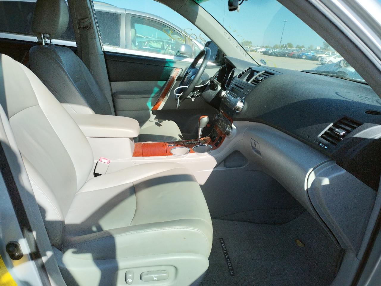 Photo 5 from auction – 2008 TOYOTA HIGHLANDER with VIN JTEDS42A382049925