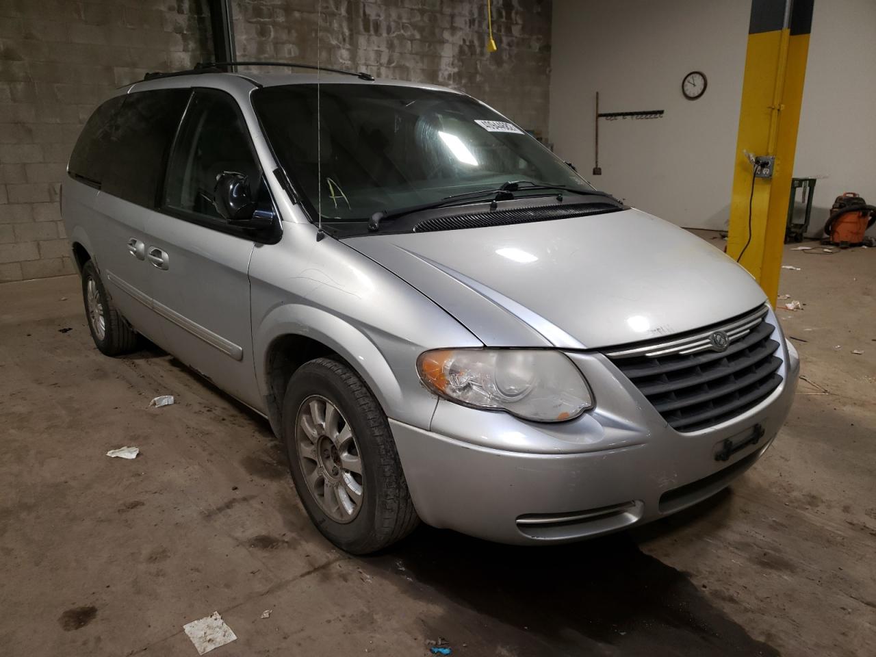 CHRYSLER TOWN & COU 2007 with VIN 2A4GP54L97R219335 - Photo from auction
