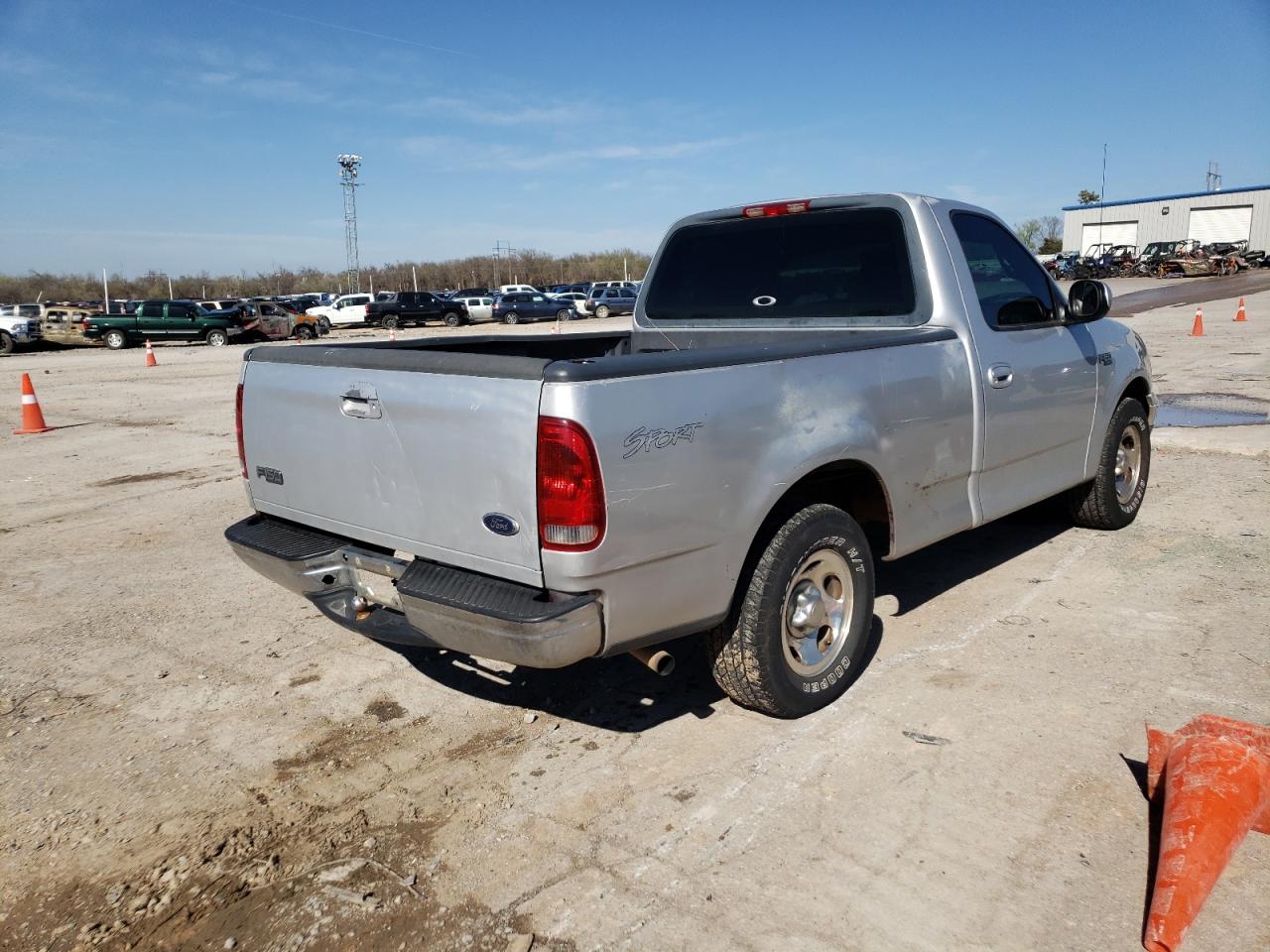 Photo 4 from auction – 2001 FORD F150 with VIN 1FTZF17251KC08769