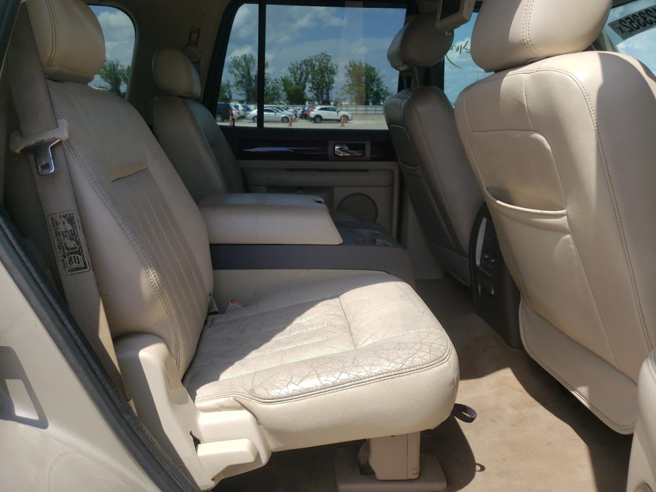 Photo 6 from auction – 2004 LINCOLN NAVIGATOR with VIN 5LMFU28R14LJ17418