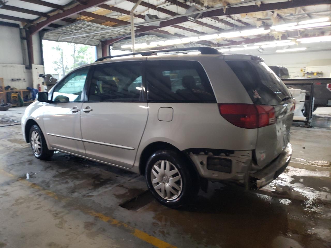 Photo 3 from auction – 2005 TOYOTA SIENNA CE with VIN 5TDZA23C25S330328