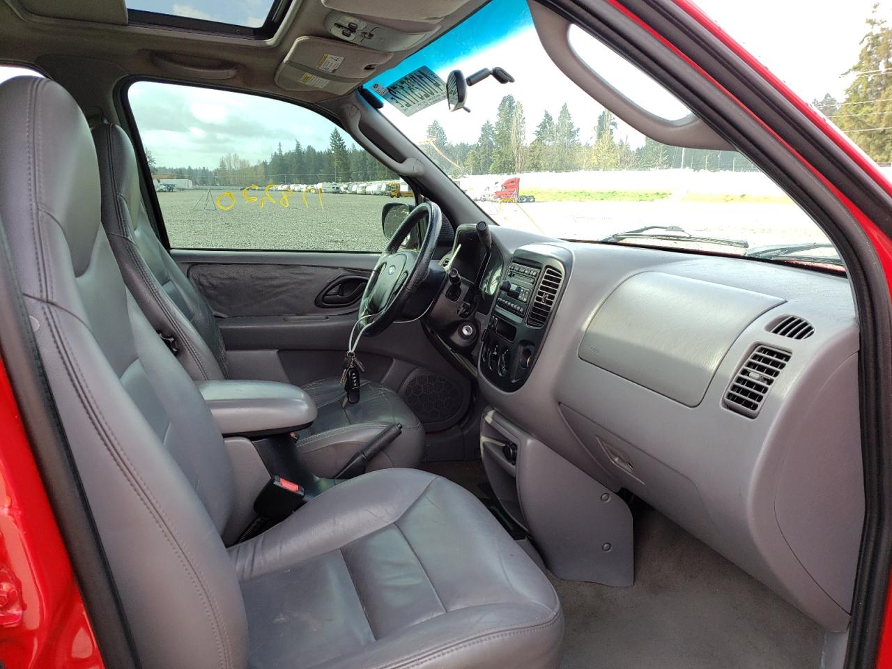 Фото 5 с аукциона – 2001 FORD ESCAPE XLT с VIN 1FMCU04101KF56993