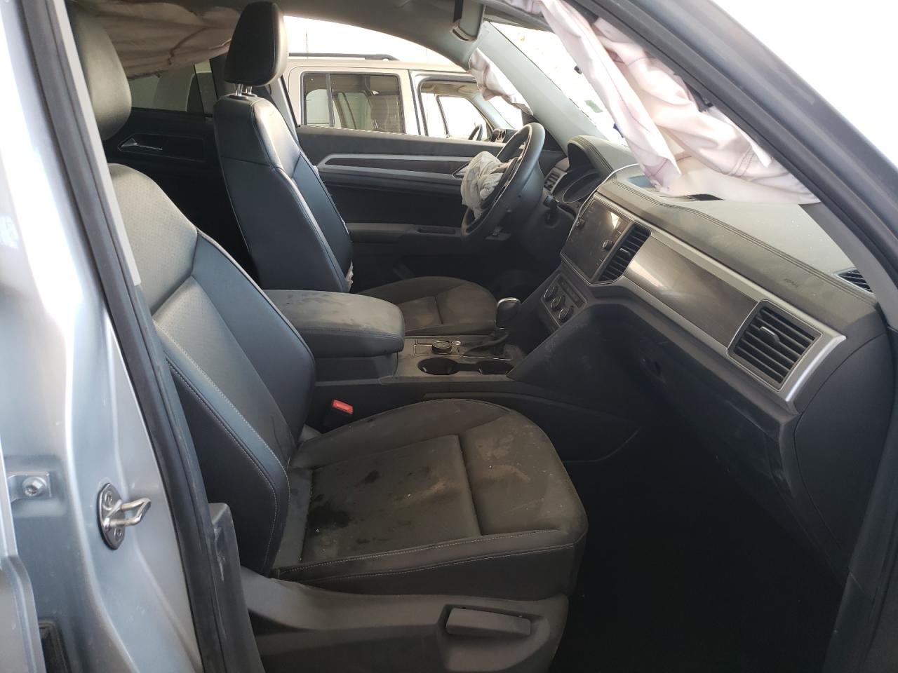 Photo 5 from auction – 2018 VOLKSWAGEN ATLAS SE with VIN 1V2LR2CA1JC586581