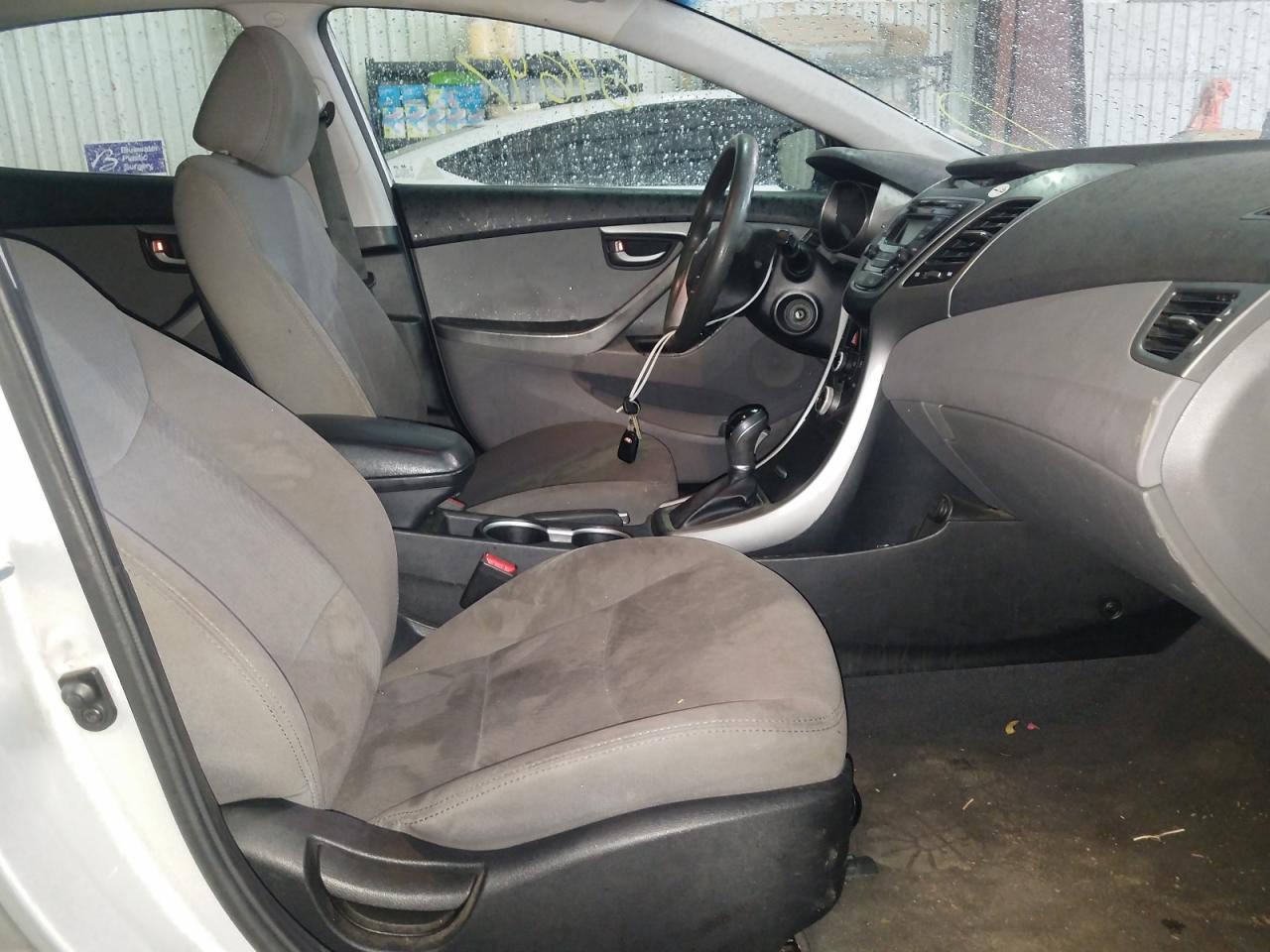 Photo 5 from auction – 2016 HYUNDAI ELANTRA SE with VIN 5NPDH4AE6GH769918