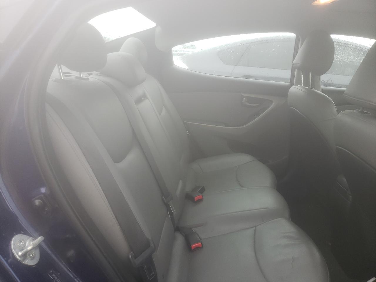 Photo 6 from auction – 2012 HYUNDAI ELANTRA GL with VIN 5NPDH4AE2CH116237