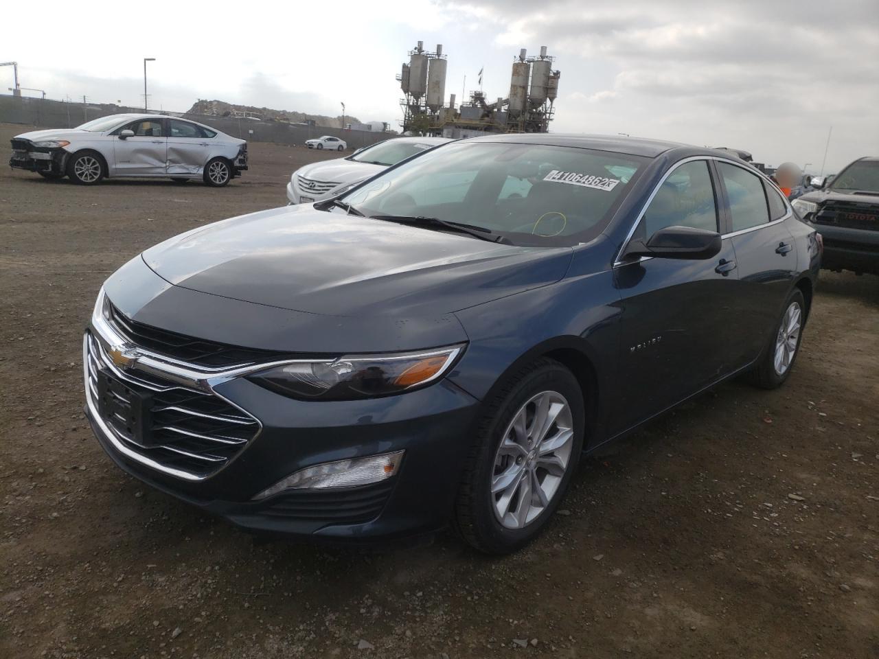 Photo 2 from auction – 2020 CHEVROLET MALIBU LT with VIN 1G1ZD5ST7LF115348
