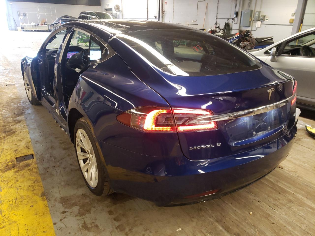 Photo 3 from auction – 2018 TESLA MODEL S with VIN 5YJSA1E20JF297022