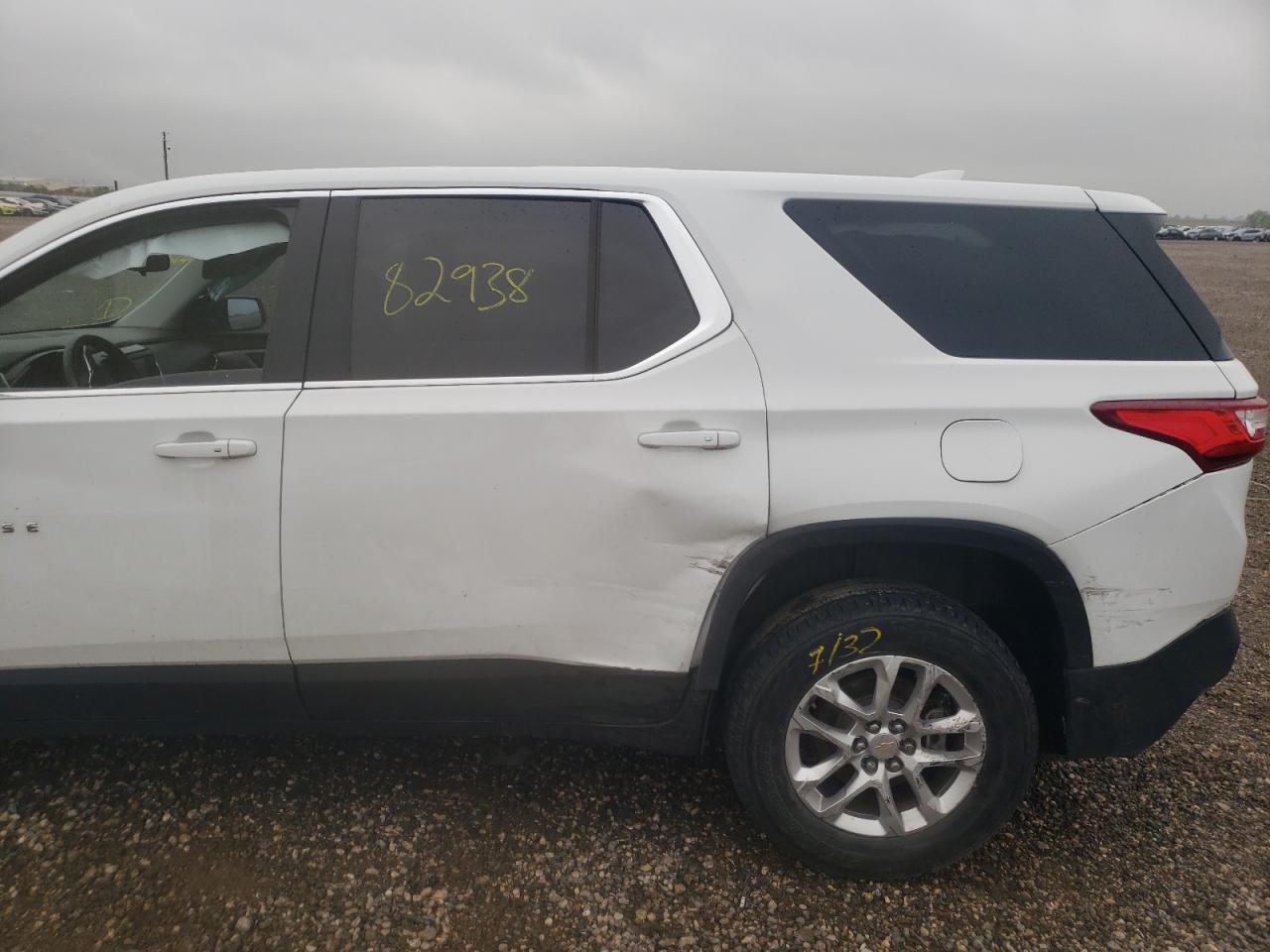 Photo 16 from auction – 2018 CHEVROLET TRAVERSE L with VIN 1GNERFKW4JJ137266