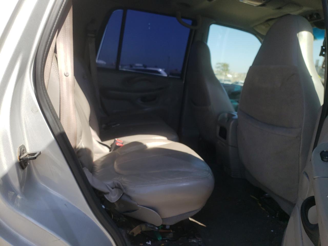 Photo 6 from auction – 2000 FORD EXPEDITION with VIN 1FMRU156XYLC04261