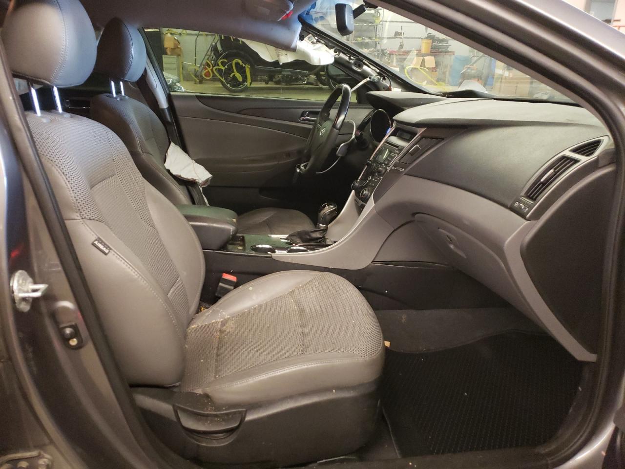 Photo 5 from auction – 2011 HYUNDAI SONATA SE with VIN 5NPEC4AB3BH280040